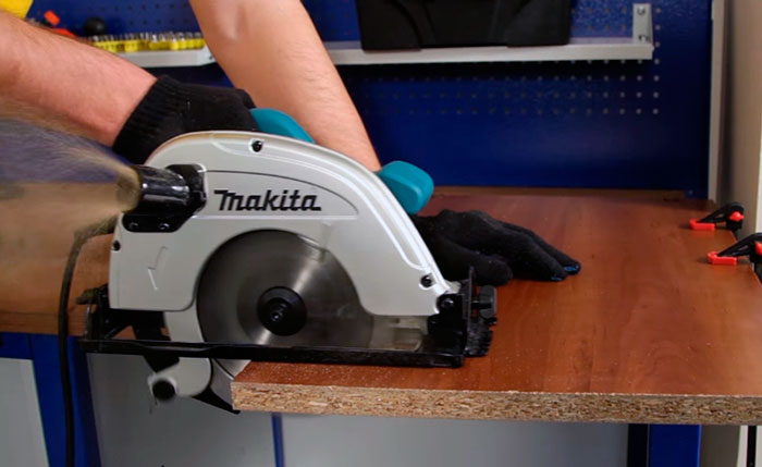 Дисковая пила Makita 5704R